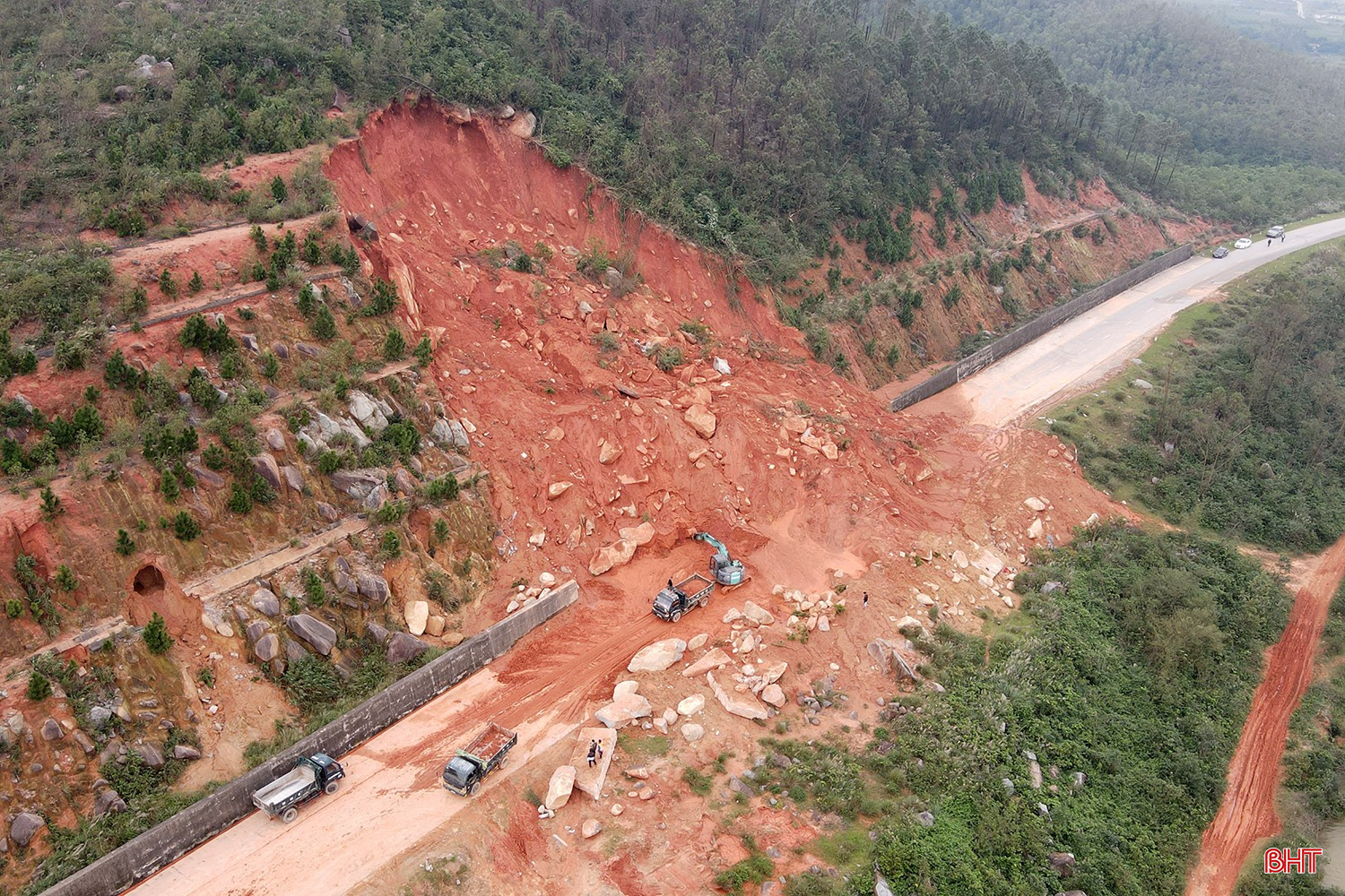 bqbht_br_sat-lo-duong-ven-bien-11a.jpg
