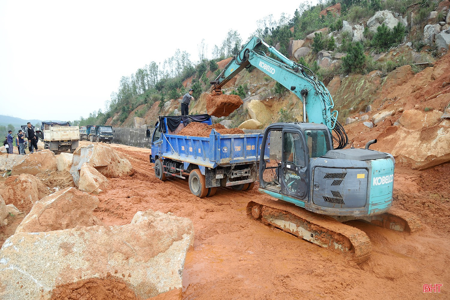 bqbht_br_sat-lo-duong-ven-bien-8h.jpg