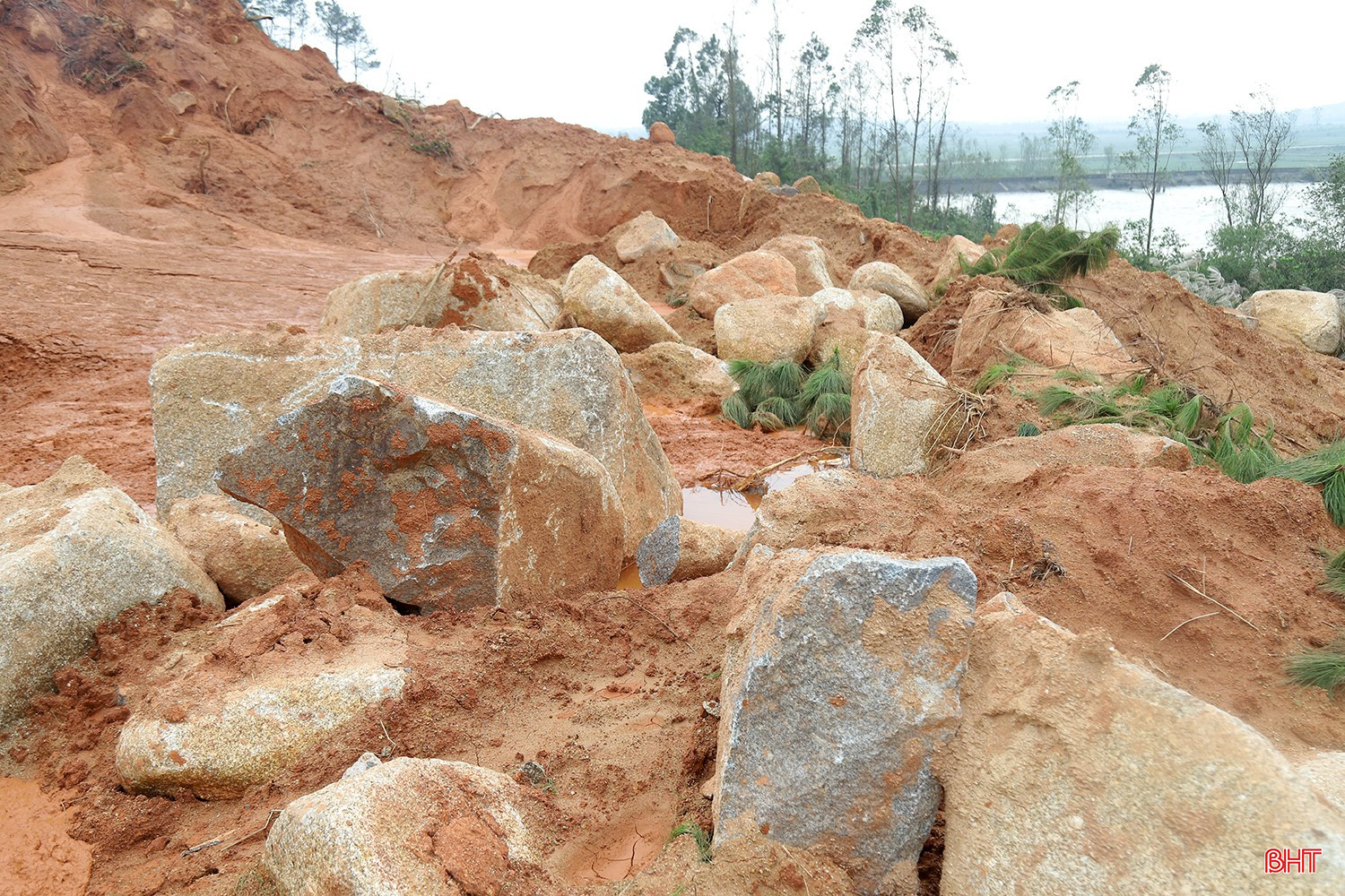 bqbht_br_sat-lo-duong-ven-bien-5b.jpg