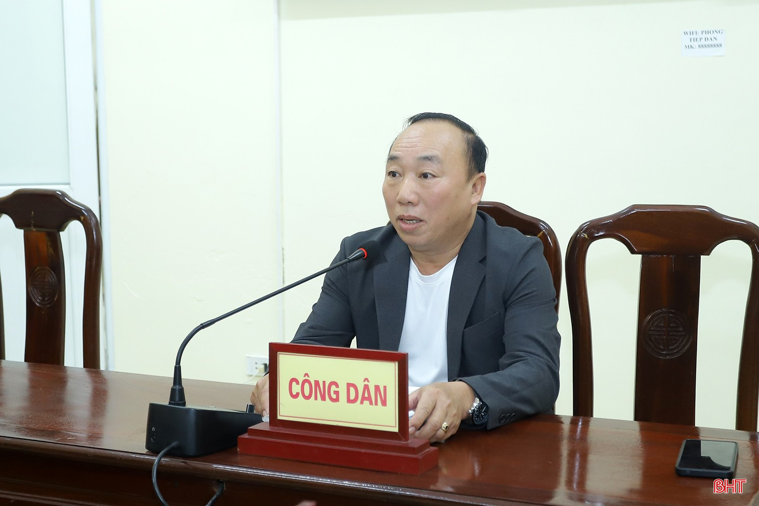 bqbht_br_bi-thu-tinh-uy-tiep-cong-dan-dinh-ky-1.jpg