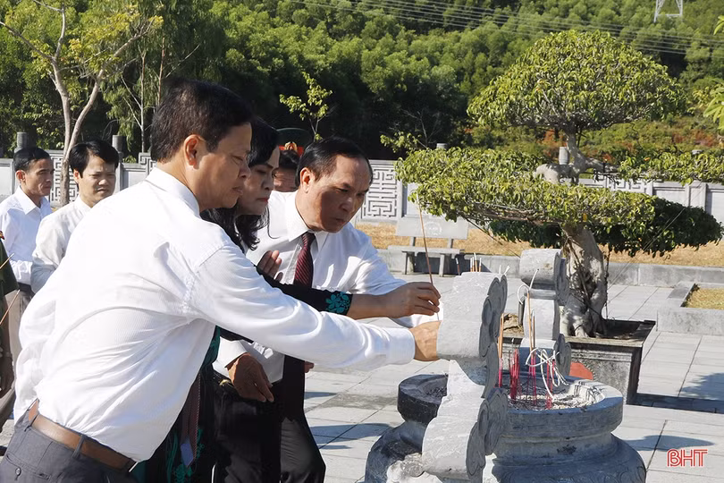 Lãnh đạo Hà Tĩnh dâng hương tại các địa chỉ đỏ nhân kỷ niệm 73 năm ngày Thương binh - Liệt sỹ