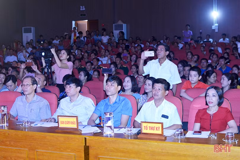 Đặc sắc Hội diễn Nghệ thuật quần chúng chào mừng Đại hội Đảng bộ TX Hồng Lĩnh