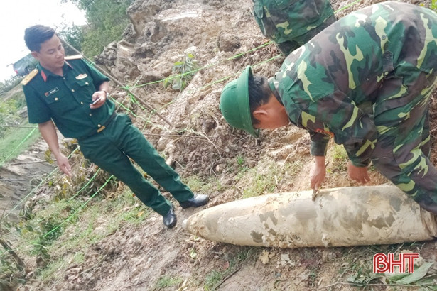 Đào ao trong vườn, “bấp” phải quả bom nặng 230kg ở Hà Tĩnh