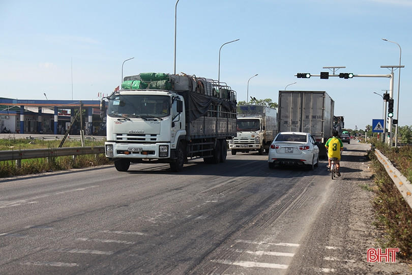 Khắc phục hiện tượng hằn lún vệt bánh xe ở nút giao tuyến tránh TP Hà Tĩnh