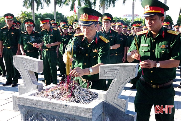 LLVT Hà Tĩnh dâng hương tưởng niệm Chủ tịch Hồ Chí Minh, các anh hùng, liệt sỹ