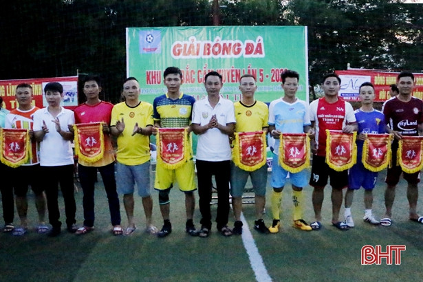 Khởi tranh Giải bóng đá mở rộng Bắc Cẩm Xuyên