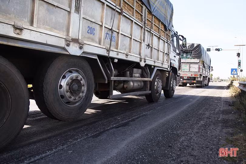 Khắc phục hiện tượng hằn lún vệt bánh xe ở nút giao tuyến tránh TP Hà Tĩnh