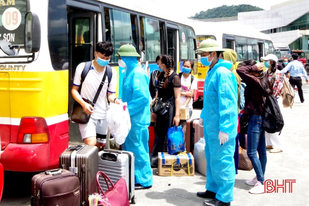 Hà Tĩnh tiếp tục tiếp nhận, cách ly hơn 400 sinh viên, du học sinh Lào