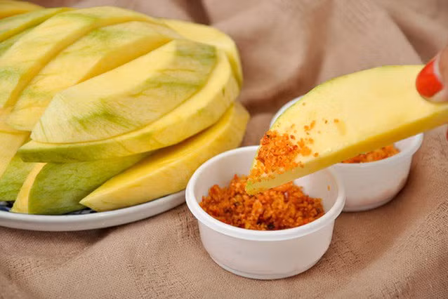 Bộ Y tế kêu gọi bớt muối trong khẩu phần để giảm nguy cơ tim mạch, ung thư