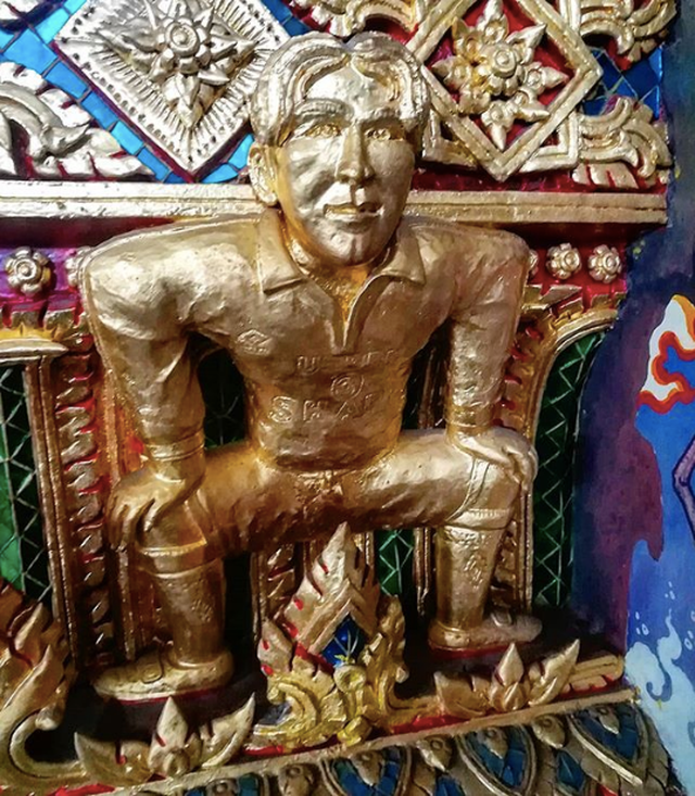 Ngôi chùa kỳ lạ đặt tượng David Beckham mạ vàng dưới bệ thờ