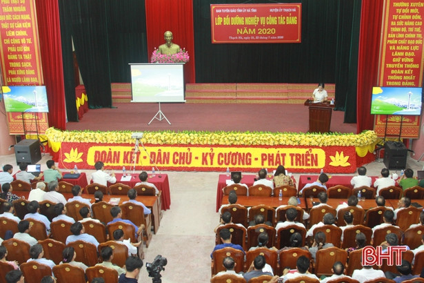 Trang bị nghiệp vụ công tác Đảng cho hơn 350 bí thư chi bộ ở Thạch Hà