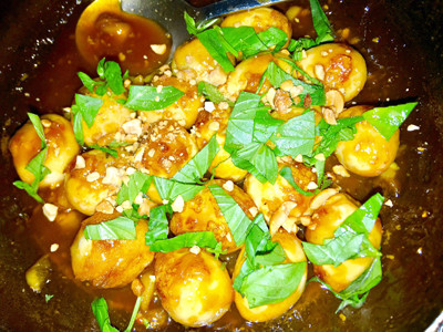 Cách làm trứng cút rim me chua ngọt, đậm đà