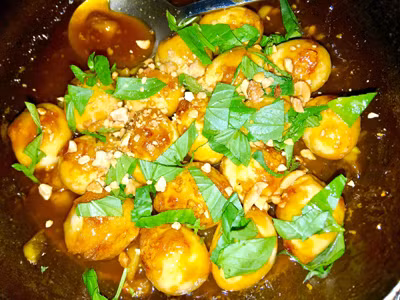 Cách làm trứng cút rim me chua ngọt, đậm đà