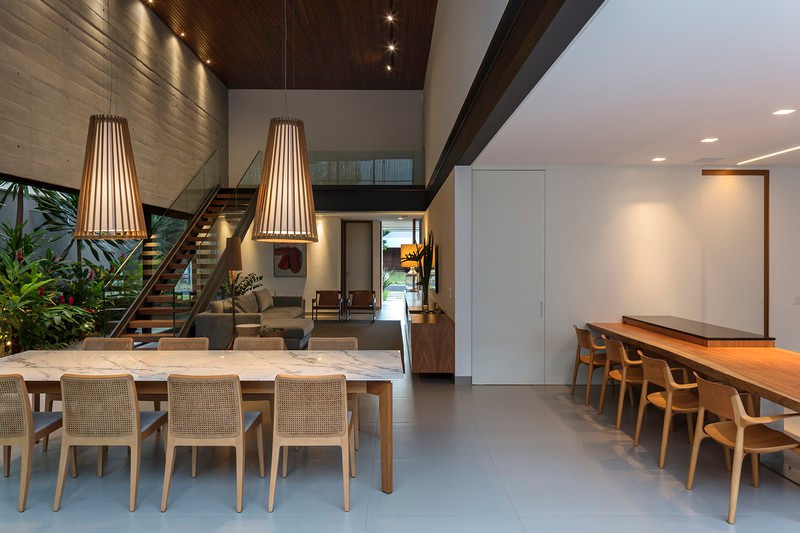 Ngôi nhà “lạ” vì tầng trệt không xây tường