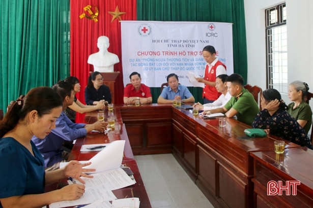 Hỗ trợ sinh kế cho 15 hộ dân là nạn nhân bom mìn ở Hà Tĩnh