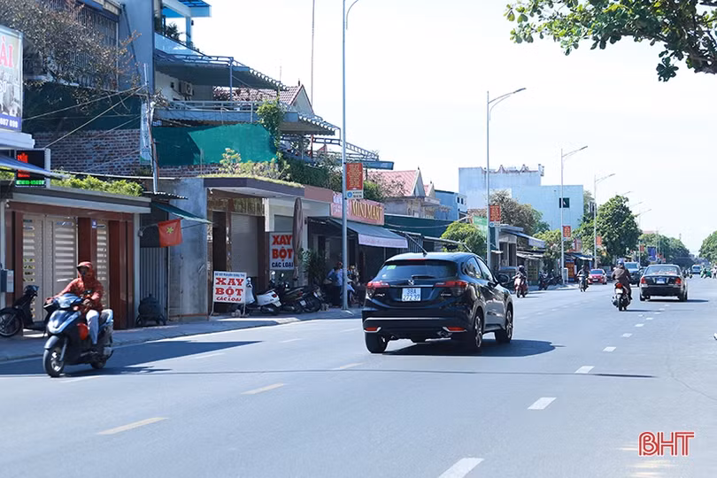 “Tô điểm” phố phường Hà Tĩnh mừng đại hội Đảng các cấp