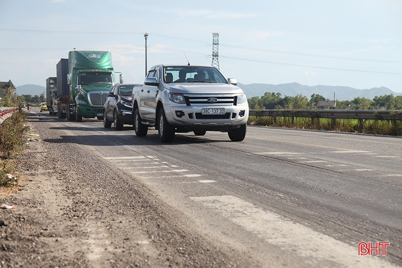 Khắc phục hiện tượng hằn lún vệt bánh xe ở nút giao tuyến tránh TP Hà Tĩnh