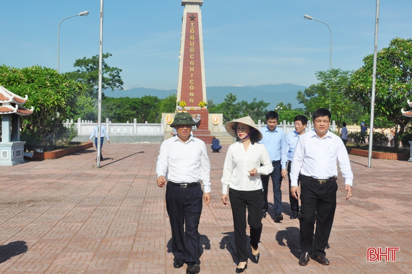 Phó Chủ tịch Quốc hội Uông Chu Lưu thăm hỏi gia đình chính sách tại Hà Tĩnh