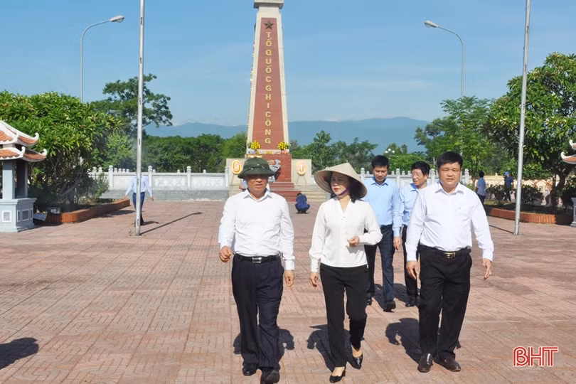 Phó Chủ tịch Quốc hội Uông Chu Lưu thăm hỏi gia đình chính sách tại Hà Tĩnh