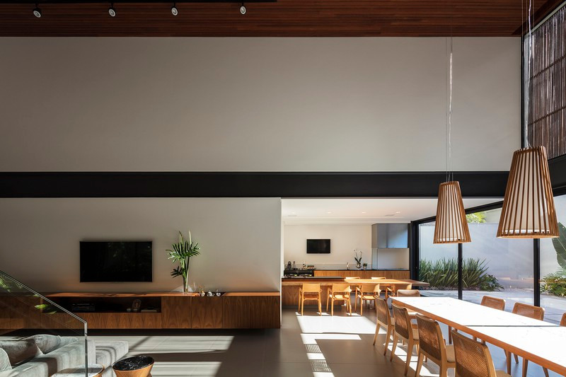 Ngôi nhà “lạ” vì tầng trệt không xây tường