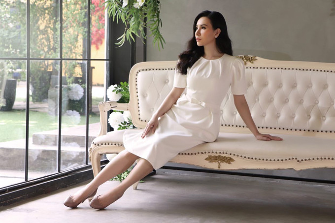 Váy đi tiệc đơn sắc