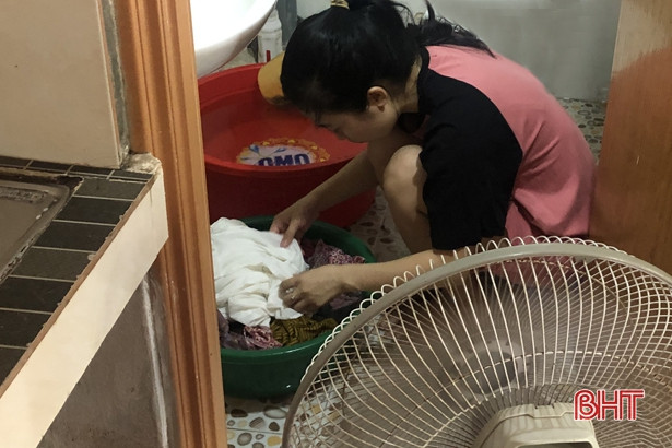 Người thuê trọ ở Hà Tĩnh chật vật trong những căn phòng như... “lò bát quái”!