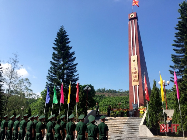 LLVT Hà Tĩnh dâng hương tưởng niệm Chủ tịch Hồ Chí Minh, các anh hùng, liệt sỹ