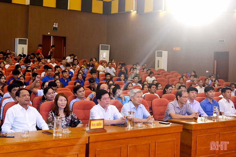 Đặc sắc Hội diễn Nghệ thuật quần chúng chào mừng Đại hội Đảng bộ TX Hồng Lĩnh