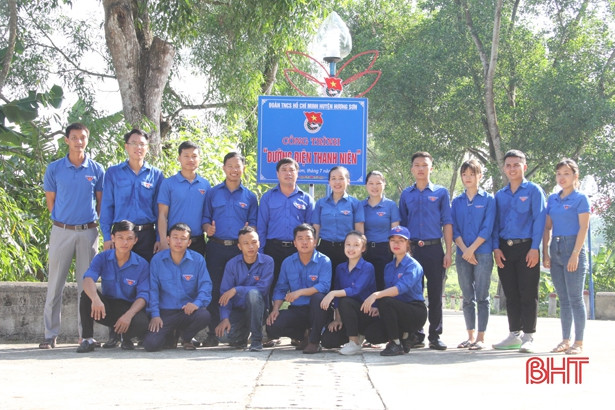 Nghĩa trang Liệt sỹ Quốc gia Nầm đón hàng trăm người đến dâng hương tưởng nhớ, tri ân