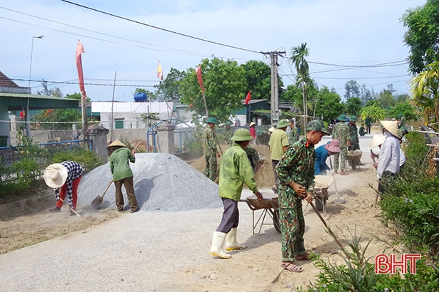 Trung đoàn 841 hành quân dã ngoại làm công tác dân vận