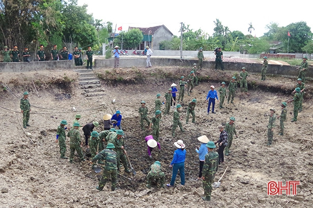 Trung đoàn 841 hành quân dã ngoại làm công tác dân vận