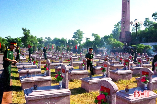 LLVT Hà Tĩnh dâng hương tưởng niệm Chủ tịch Hồ Chí Minh, các anh hùng, liệt sỹ