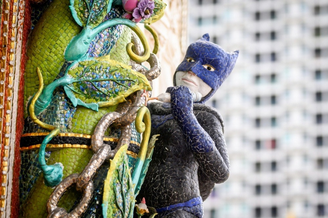 Ngôi chùa kỳ lạ đặt tượng David Beckham mạ vàng dưới bệ thờ