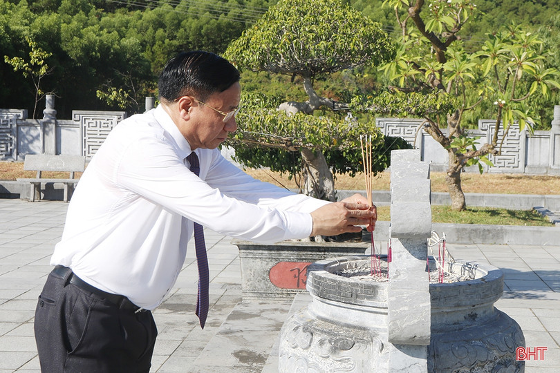 Lãnh đạo Hà Tĩnh dâng hương tại các địa chỉ đỏ nhân kỷ niệm 73 năm ngày Thương binh - Liệt sỹ