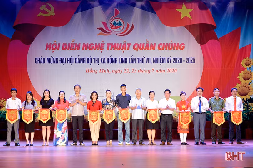 Đặc sắc Hội diễn Nghệ thuật quần chúng chào mừng Đại hội Đảng bộ TX Hồng Lĩnh