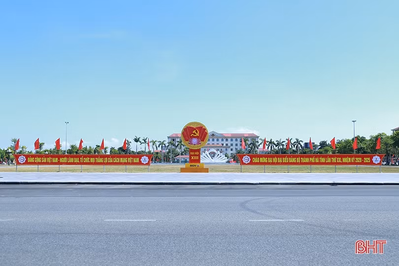 “Tô điểm” phố phường Hà Tĩnh mừng đại hội Đảng các cấp