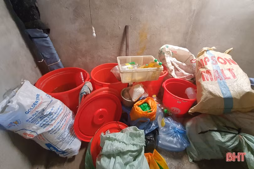 Bắt quả tang hộ dân có hành vi sản xuất nước rửa chén giả với số lượng lớn ở Hà Tĩnh