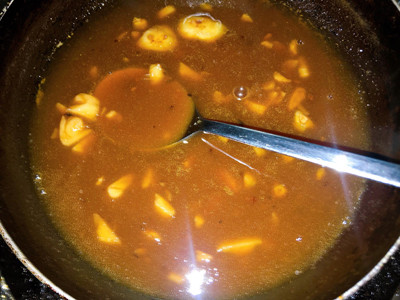 Cách làm trứng cút rim me chua ngọt, đậm đà