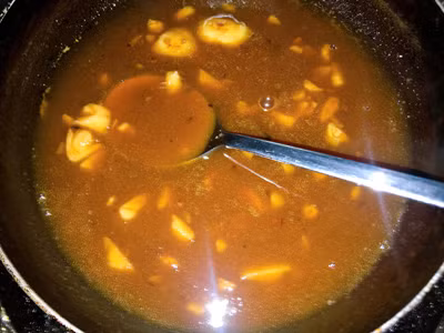 Cách làm trứng cút rim me chua ngọt, đậm đà