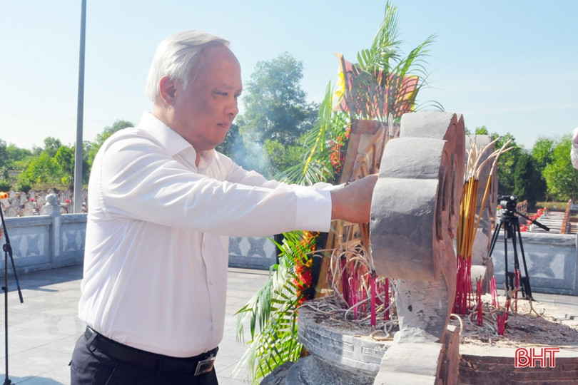 Phó Chủ tịch Quốc hội Uông Chu Lưu thăm hỏi gia đình chính sách tại Hà Tĩnh