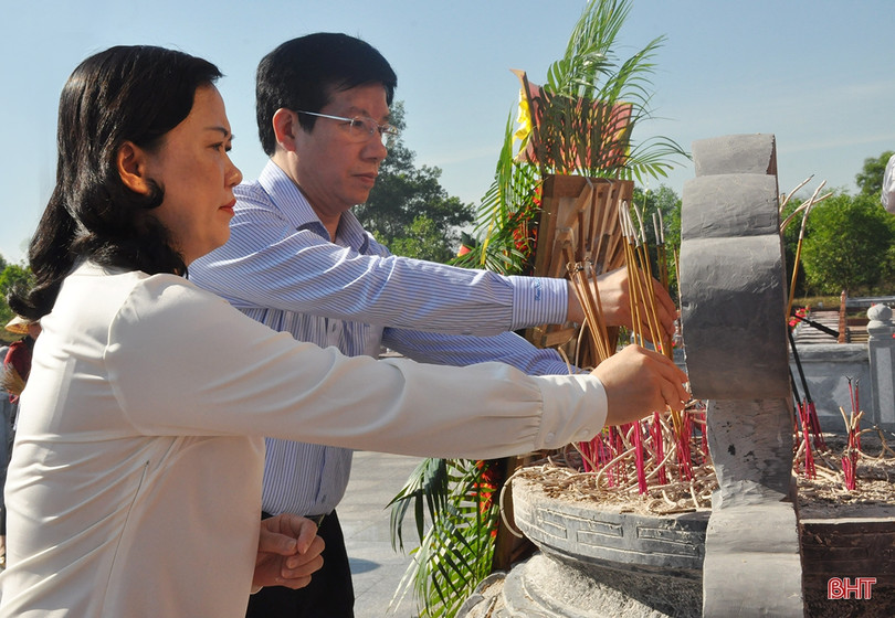 Phó Chủ tịch Quốc hội Uông Chu Lưu thăm hỏi gia đình chính sách tại Hà Tĩnh