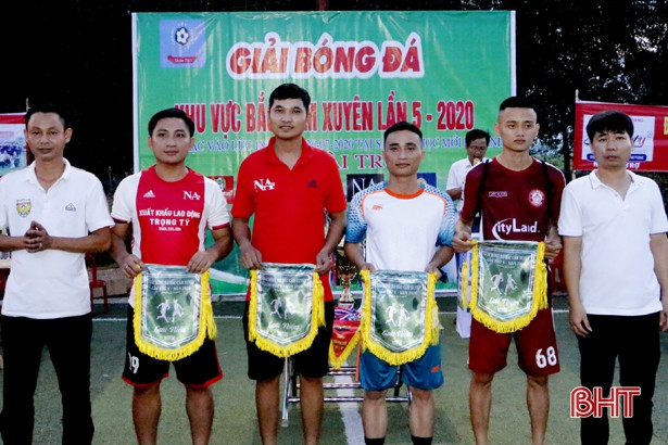 Khởi tranh Giải bóng đá mở rộng Bắc Cẩm Xuyên