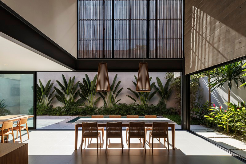 Ngôi nhà “lạ” vì tầng trệt không xây tường