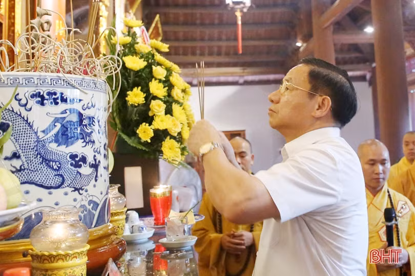 Trang trọng lễ giỗ 10 nữ liệt sỹ thanh niên xung phong Ngã ba Đồng Lộc