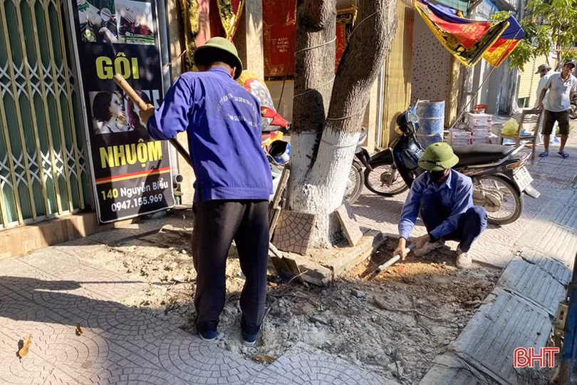 “Tô điểm” phố phường Hà Tĩnh mừng đại hội Đảng các cấp