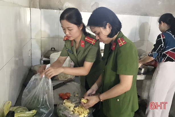 “Bữa cơm nghĩa tình” của tuổi trẻ TP Hà Tĩnh cùng gia đình chính sách