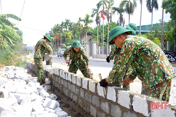 Trung đoàn 841 hành quân dã ngoại làm công tác dân vận
