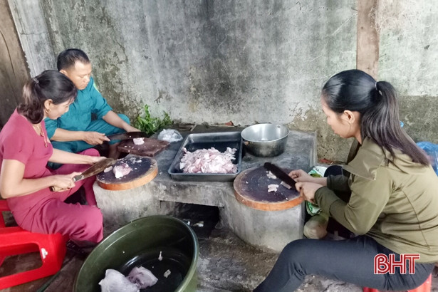 Phụ nữ Hương Sơn luân phiên nấu ăn phục vụ lưu học sinh Lào cách ly y tế