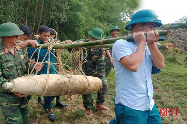 Đào ao trong vườn, “bấp” phải quả bom nặng 230kg ở Hà Tĩnh