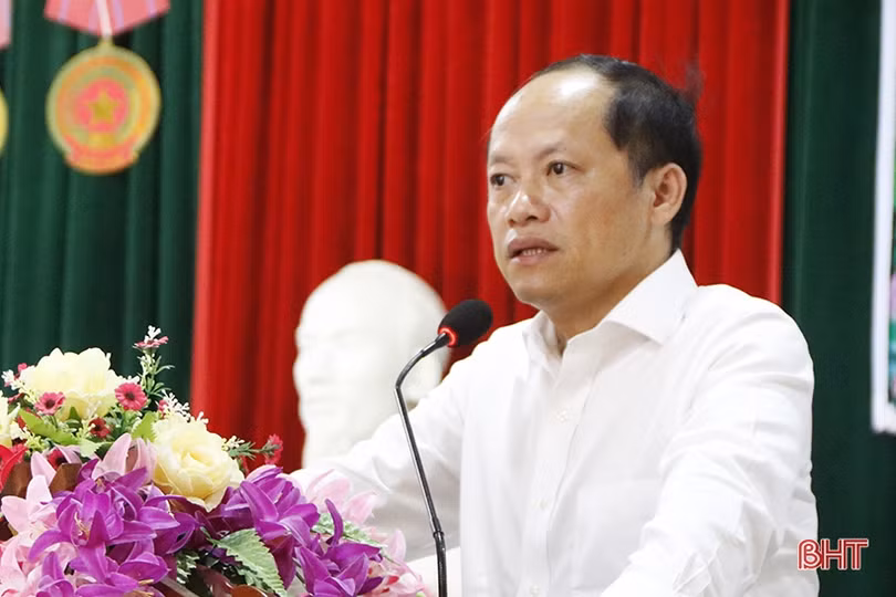 Tặng quà các đơn vị chăm sóc người có công tại Nghệ An